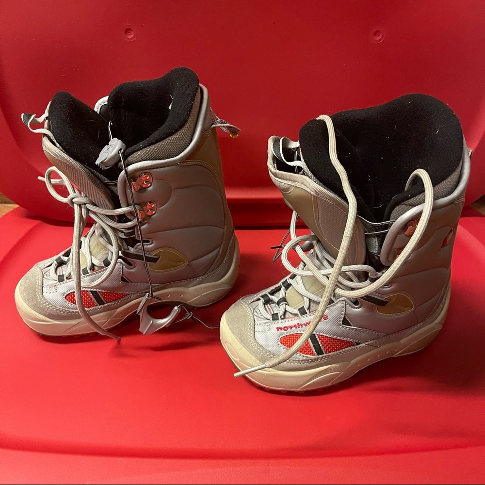 Northwave kids snowboard boots size 3.5